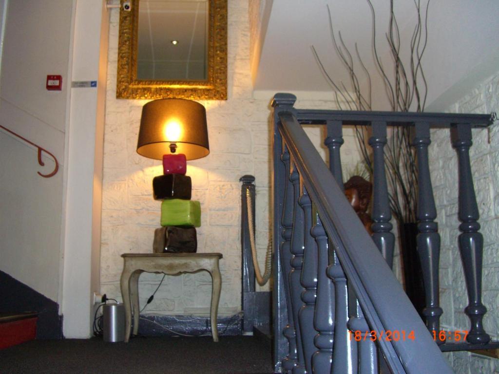Hotel Cote Patio Nîmes Eksteriør bilde