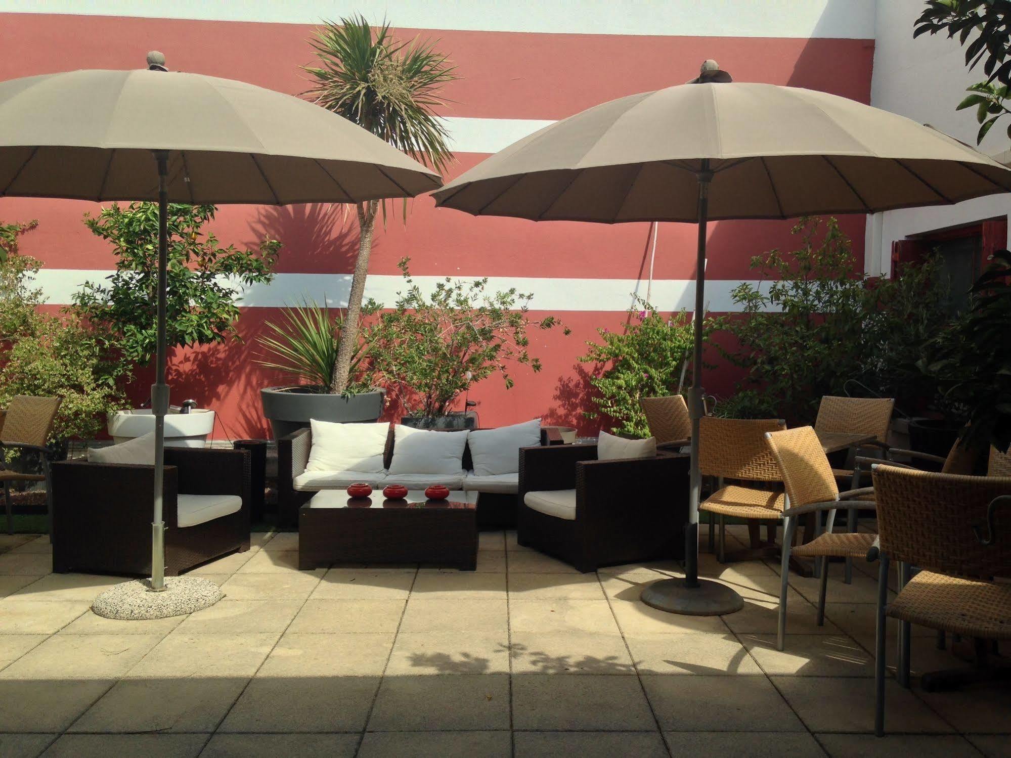Hotel Cote Patio Nîmes Eksteriør bilde