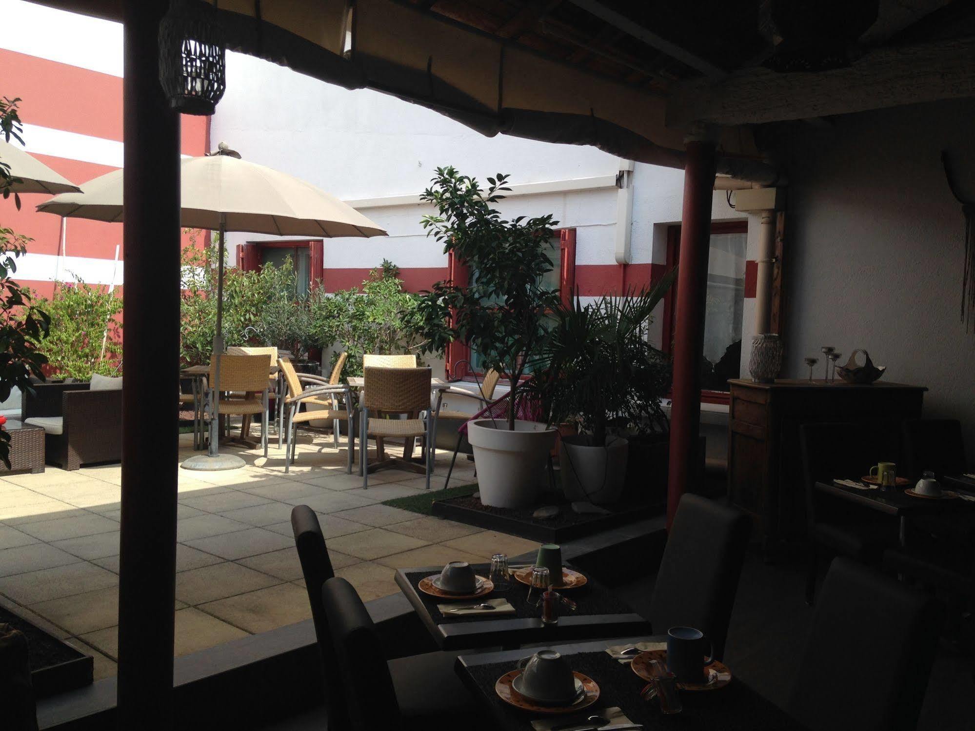 Hotel Cote Patio Nîmes Eksteriør bilde