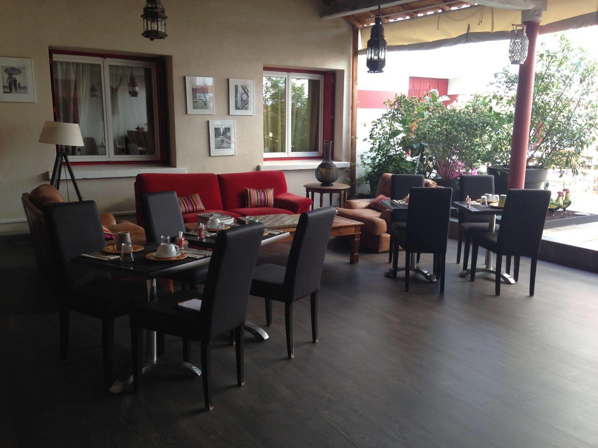 Hotel Cote Patio Nîmes Eksteriør bilde